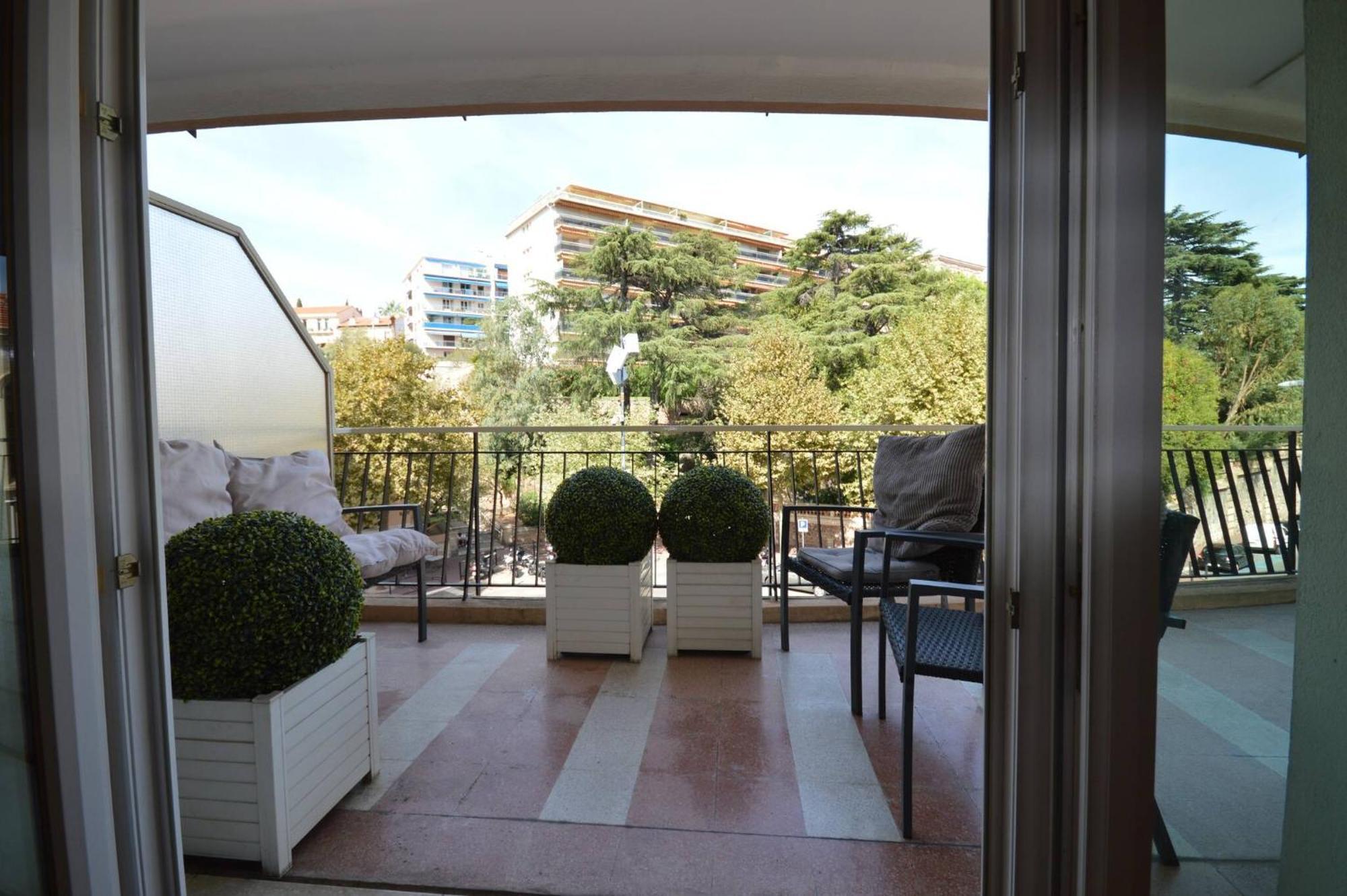 Comfortable And Fully Equiped Two Bedroom Cannes
