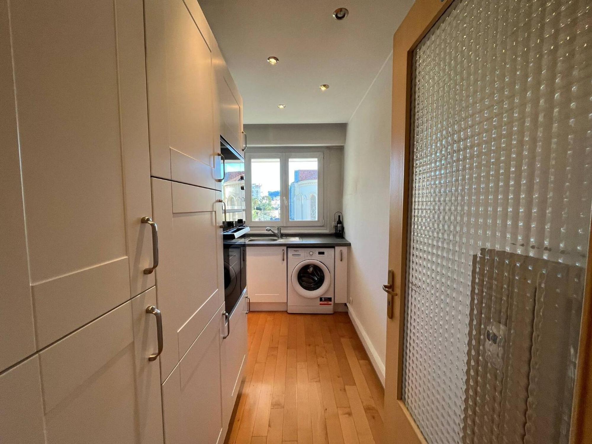 Comfortable And Fully Equiped Two Bedroom Appartement Cannes